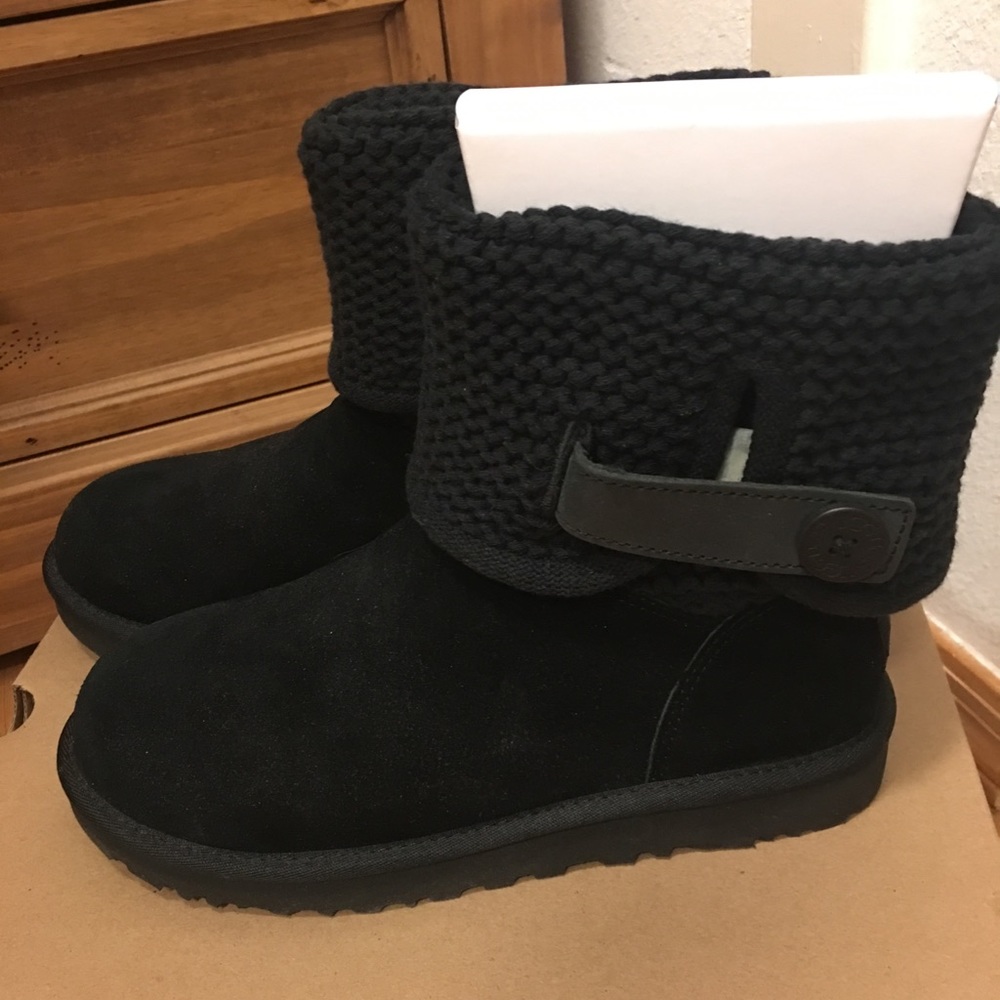UGG Women’s Shaina Black Size 8